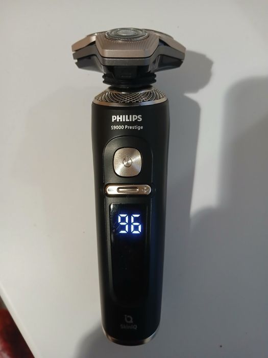 Електробритва PHILIPS.