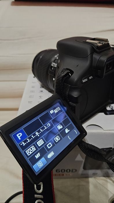 Câmara DSLR 600D