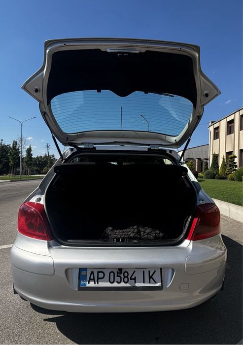Автомобіль Pegeout 307