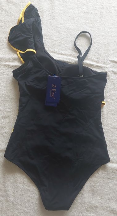 Купальник суцільний s