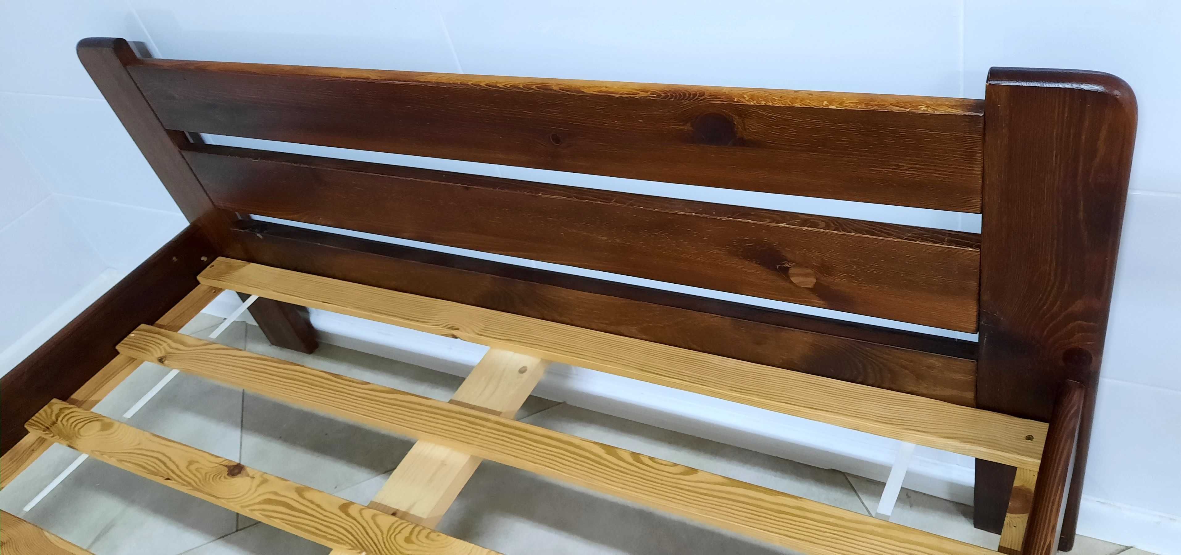 Łóżko z drewna sosnowego 140 x 200 z pojemnikiem na pościel