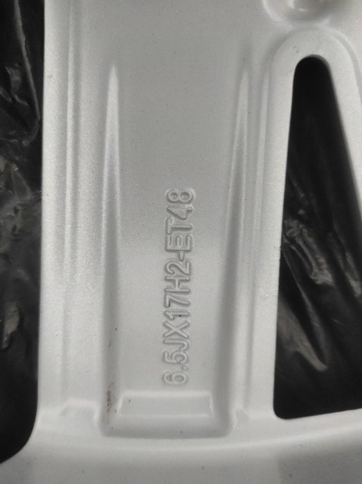 225 Felgi aluminiowe ORYGINAŁ SEAT R 17 5x100 otwór 57,1 Bardzo Ładne