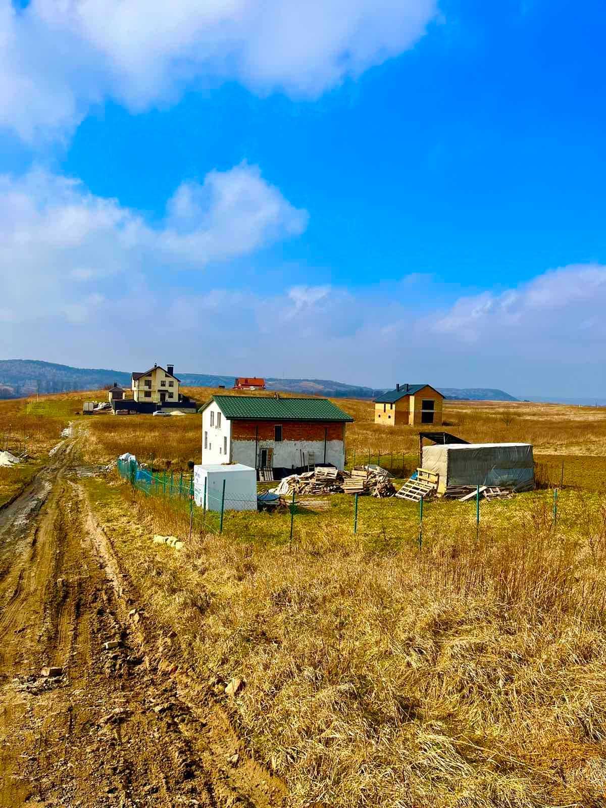 Будинок та земельна ділянка ОЖБ 8 сот. с. Малехів