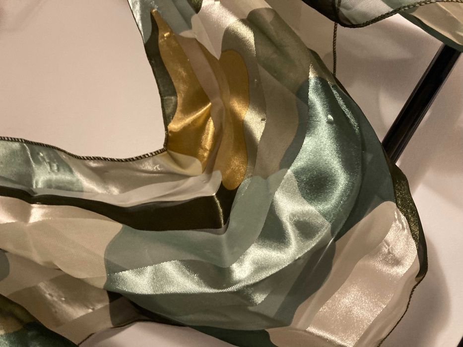 Apaszka, elegancka z połyskiem - szaliczek