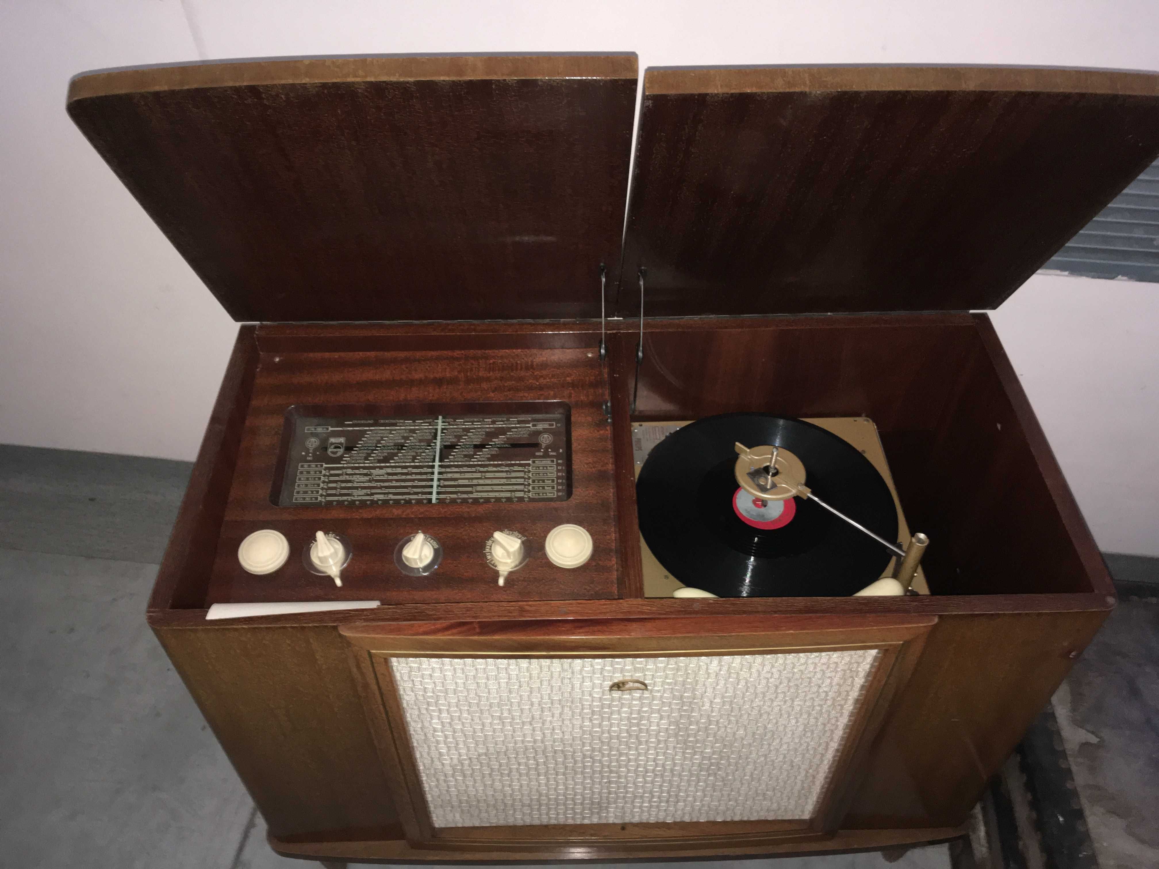 Ładny radiogramofon