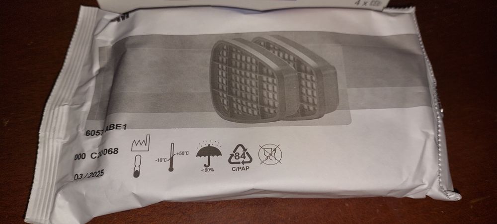 Pochłaniacze 3M 6057 4 komplety