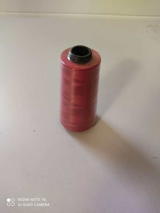 Czerwona nić szwalnicza