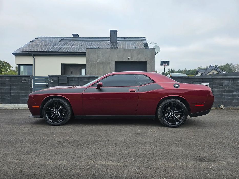 Dodge Challenger Bardzo bogate wyposażenie, super stan, piękny kolor octane red