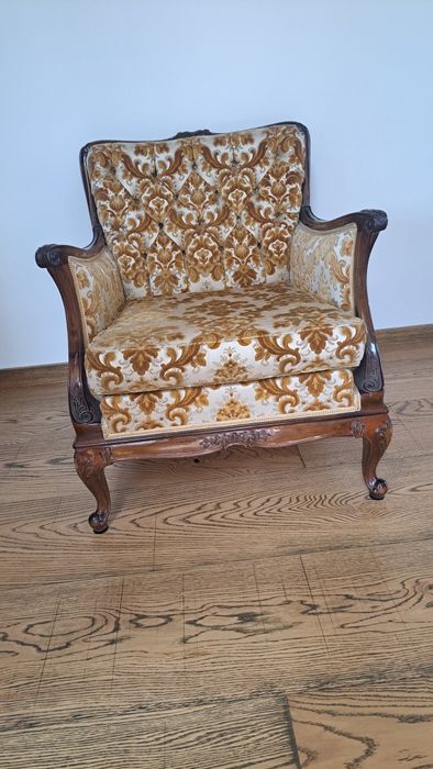 Stylowy antyczny fotel