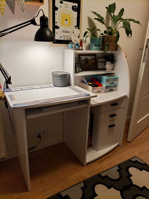 Białe biurko dziecięce, młodzieżowe