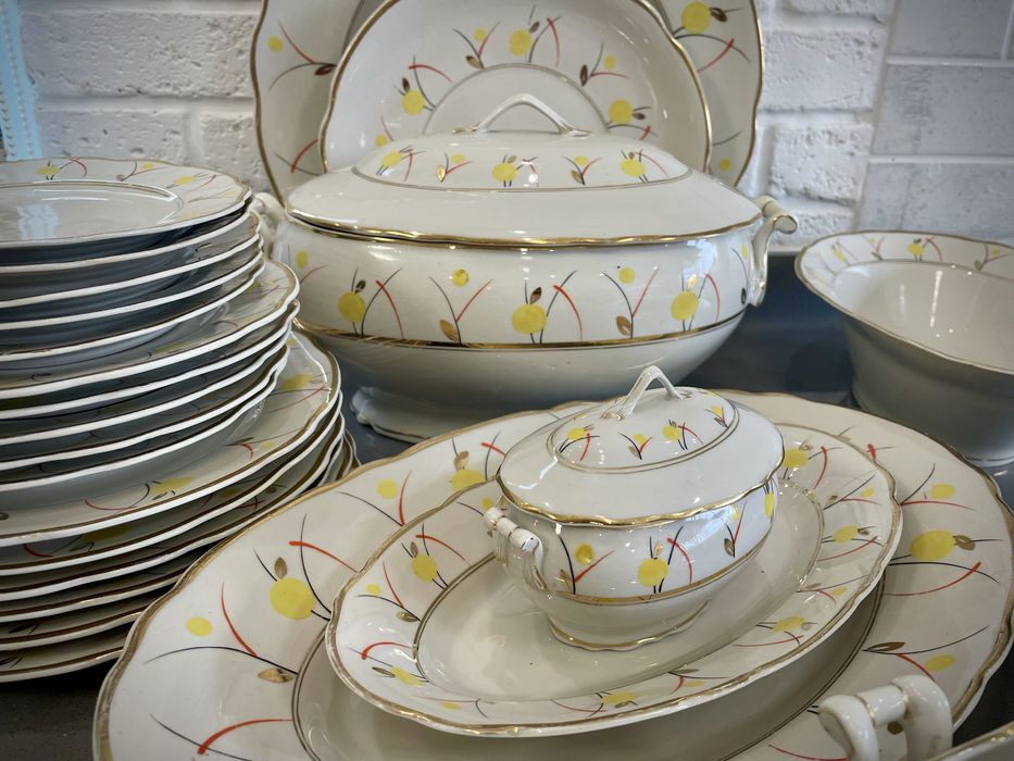 Столовий сервіз . Посуд .