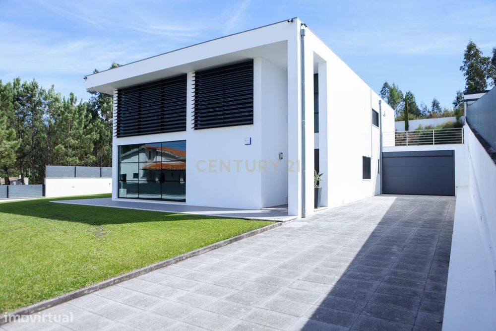 Casa Moderna em Fermentelos-Aveiro