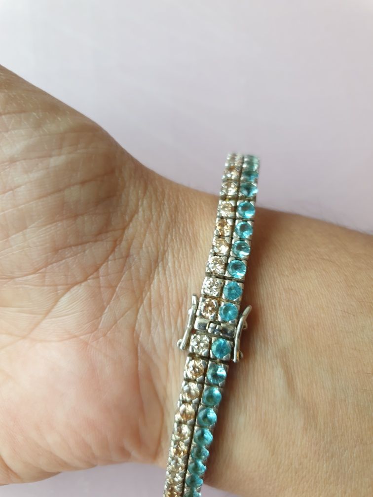 Pulseira de prata com zircónias bege e azul claro