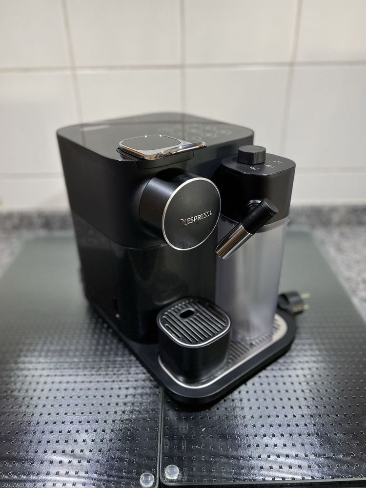 Máquina de Café Nespresso Gran Latissima