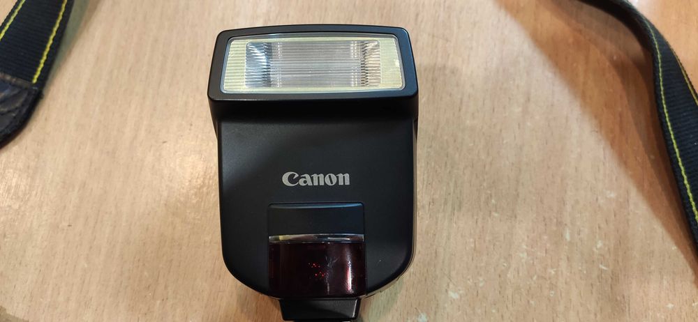 Фотовспышка Canon Speedlite 220EX