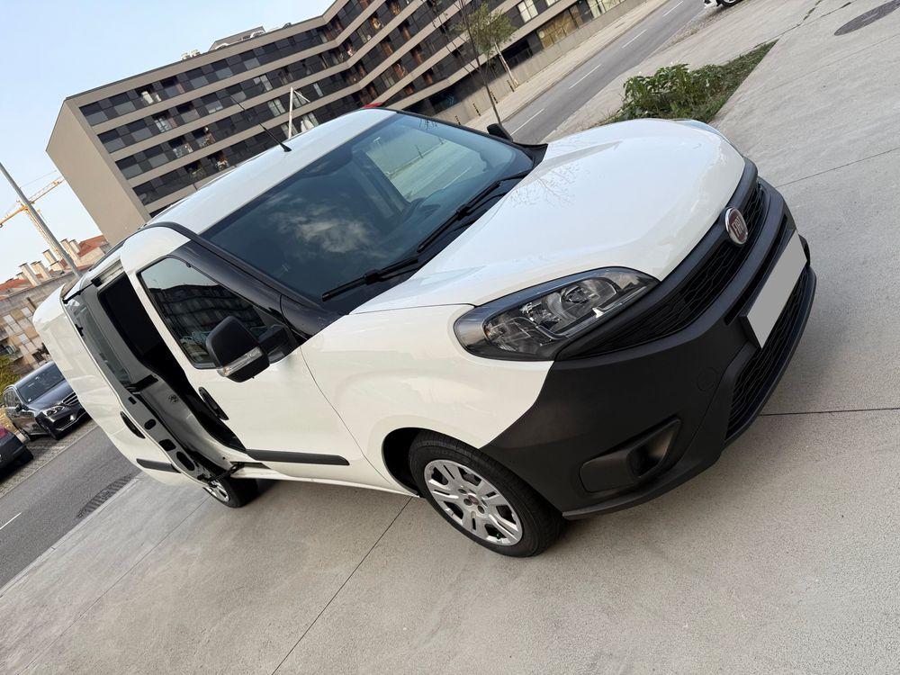 Fiat Doblo - 2019 - 3 Lugares c/ GPS - 1.6 Diesel