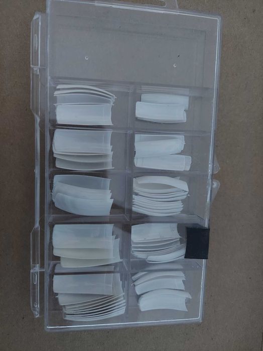 Tipsy przezroczyste, białe, mleczne