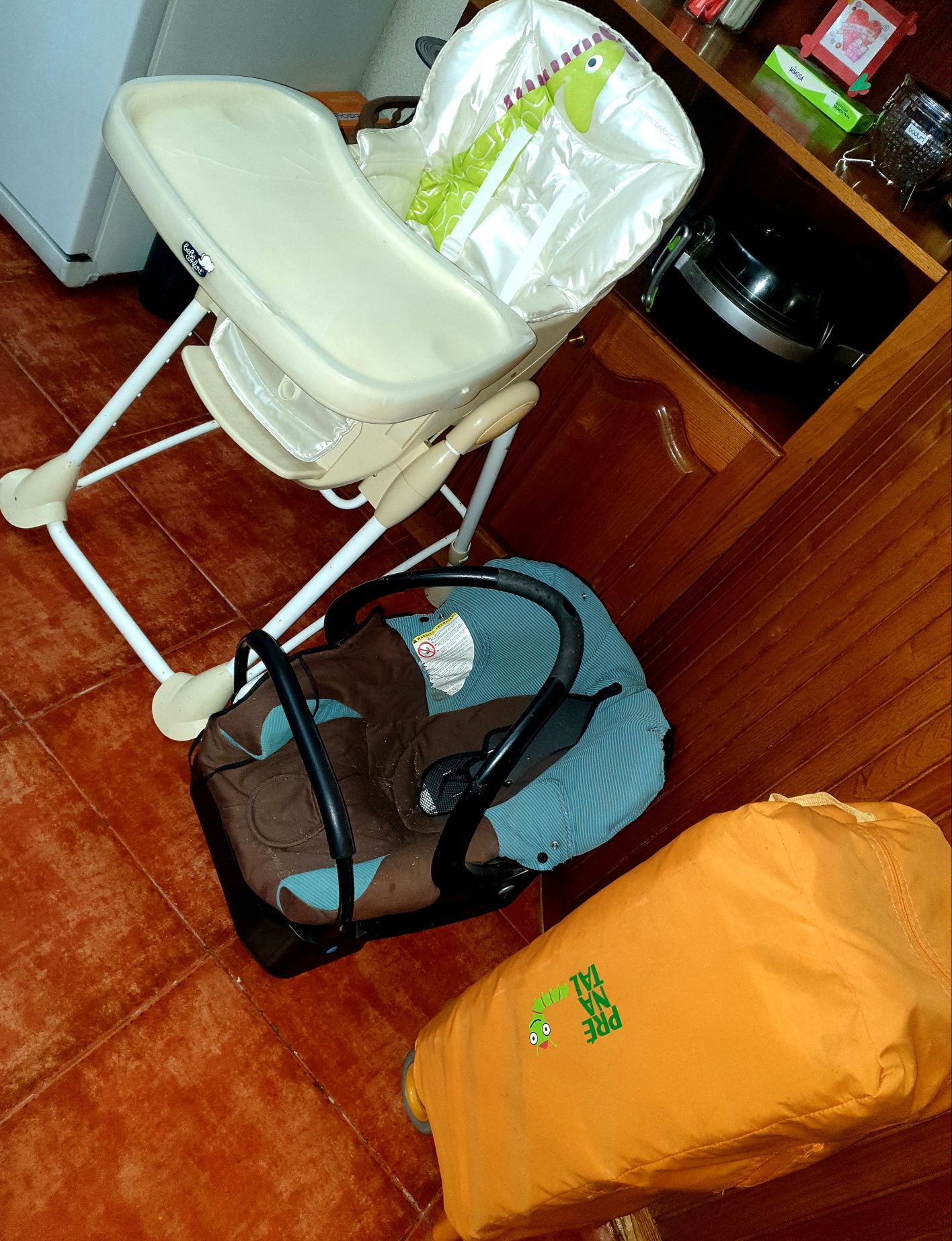 Cadeira de alimentação ,ovo para bebé ,Cama de viagem .
