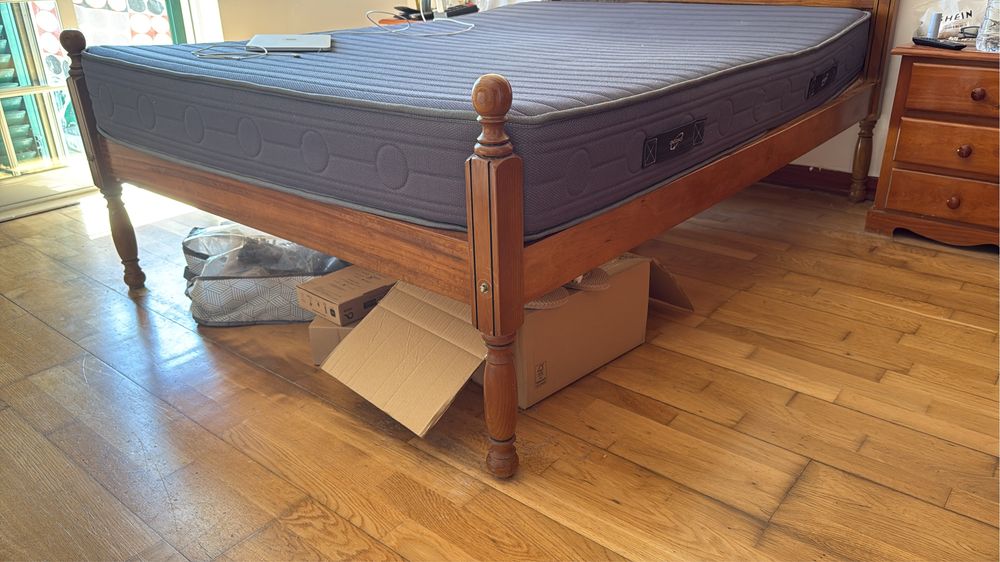 Cama casal bom estado