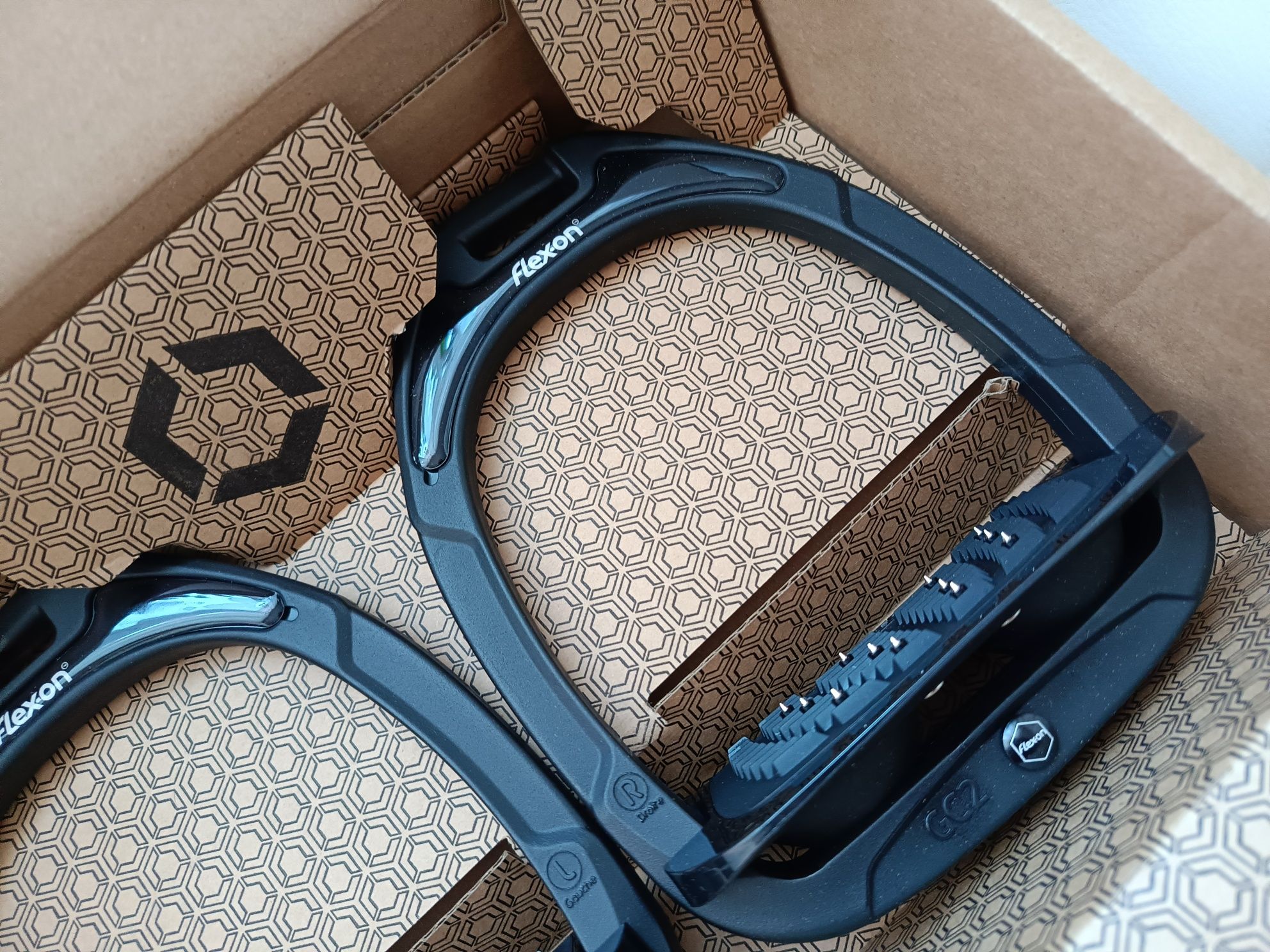 Strzemiona Flex-On Green Composite 12 cm Czarne