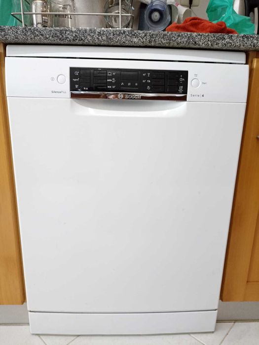 Máquina de lavar loiça Bosch Série 4
Silence Plus