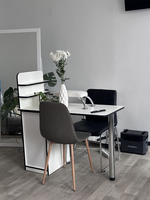 Сдаю робоче місце для майстра манікюру та педикюру