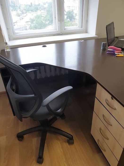 Стіл офісний м.Київ, лівий берег!