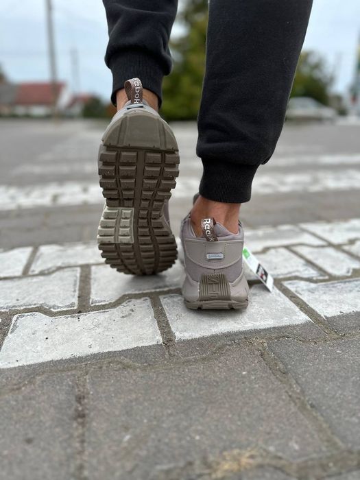 Кросівки чоловічі Reebok Zig Kinetica Beige Fur та High Black Fur 44р