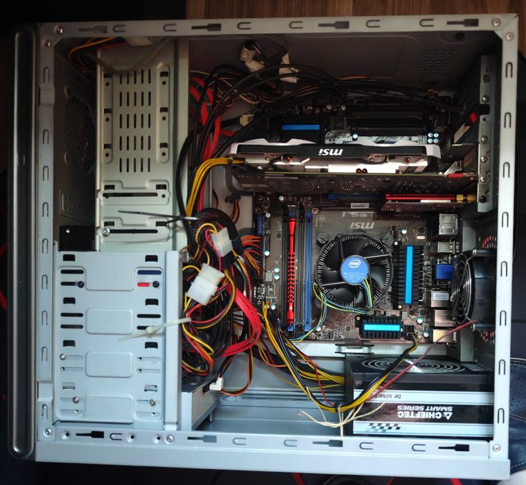komputer stacjonarny z procesorem Intel