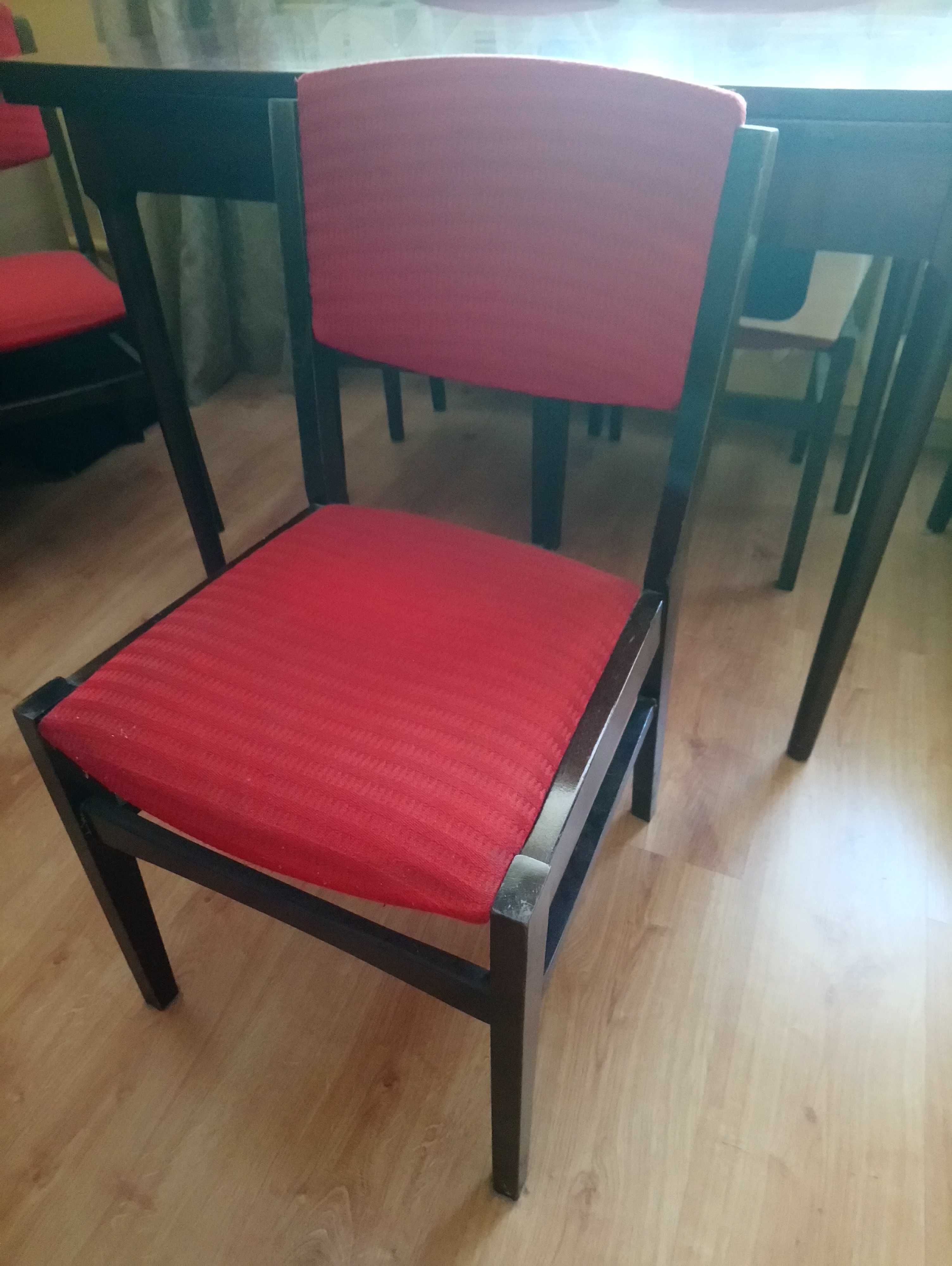 Stół i 6 krzeseł - meble na wysoki połysk z czasów PRL-u