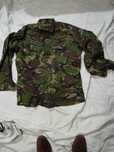 MILITAR-camisas camufladas como novas +bornal camuflado