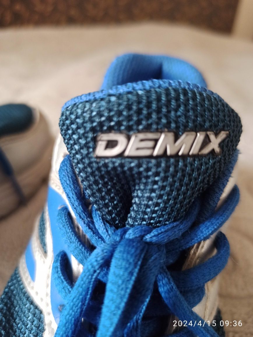 Легкі кросівки  Demix