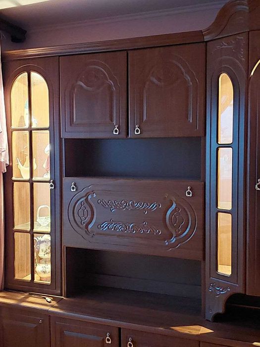 Стінка з підсвіткою до вітальні