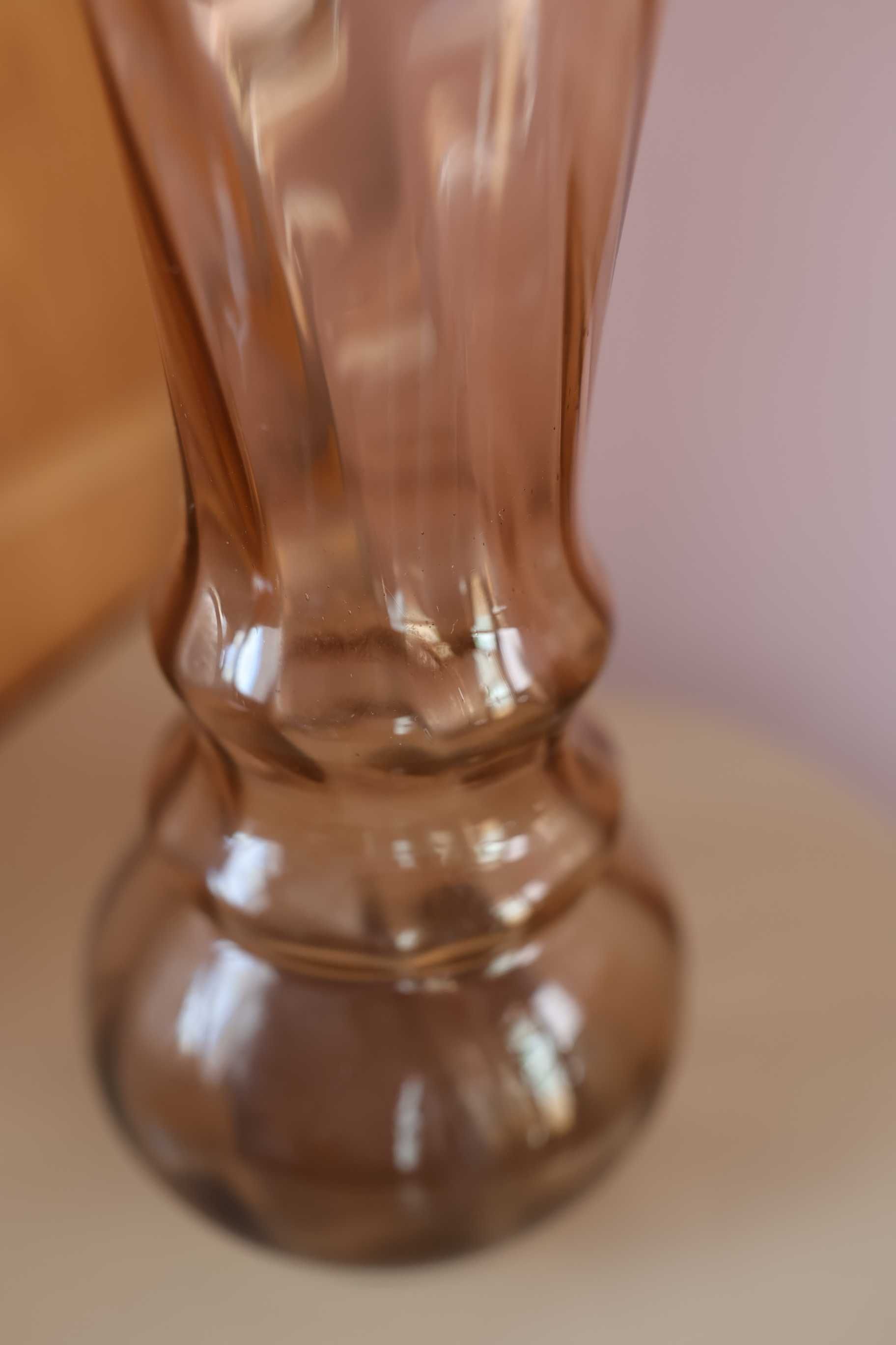 Wysoki wazon z różowego szkła, wys. 34 cm
