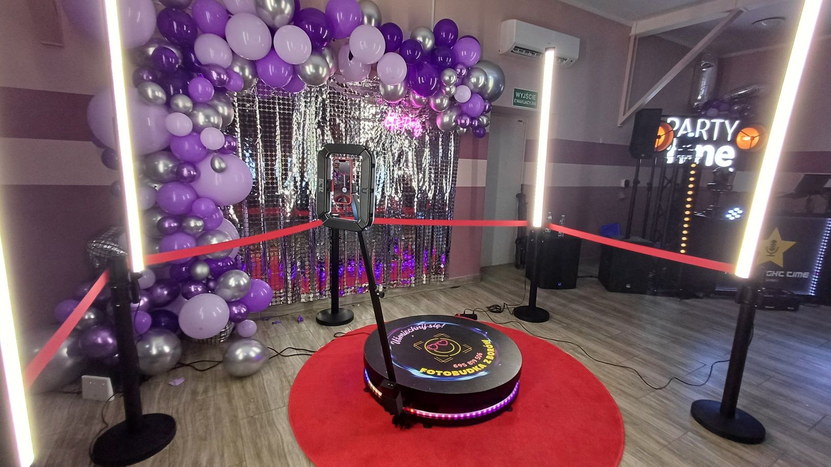 Fotobudka klasyczna fotobudka 360 podswietlany napis LOVE led rgb