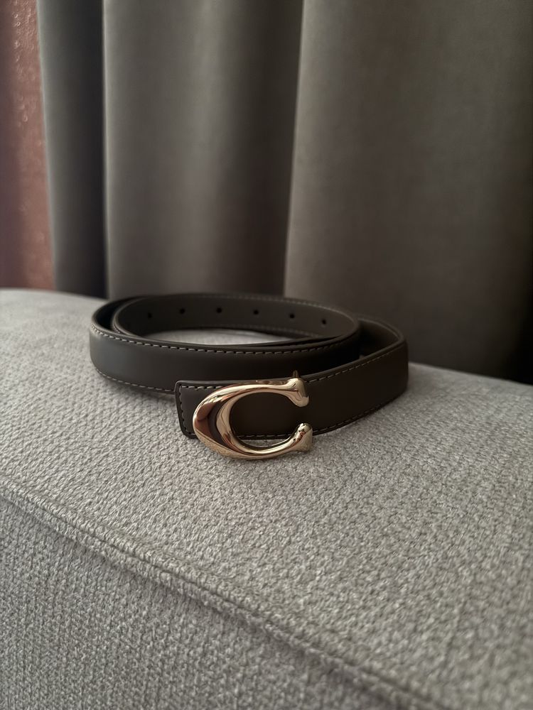 Pasek ze złotą klamrą C Coach, brązowy, nude, elegancki