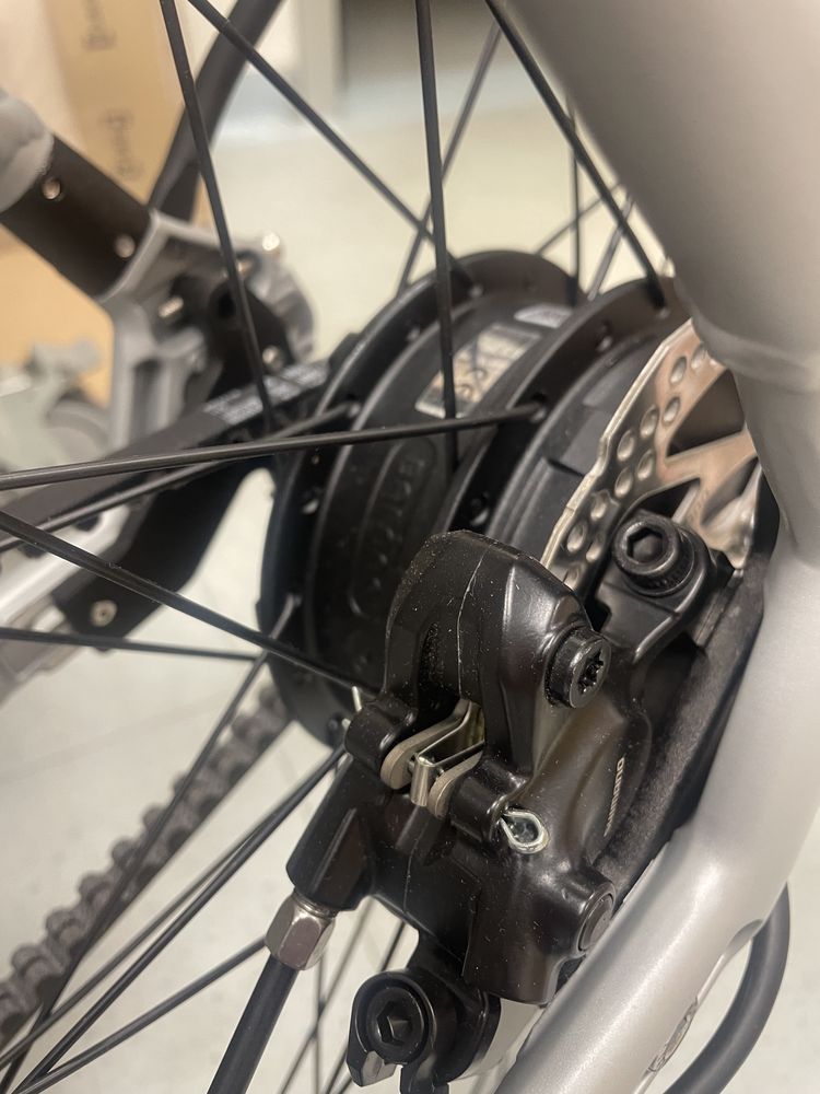 miejski rower elektryk na pasku Gates VIKING
