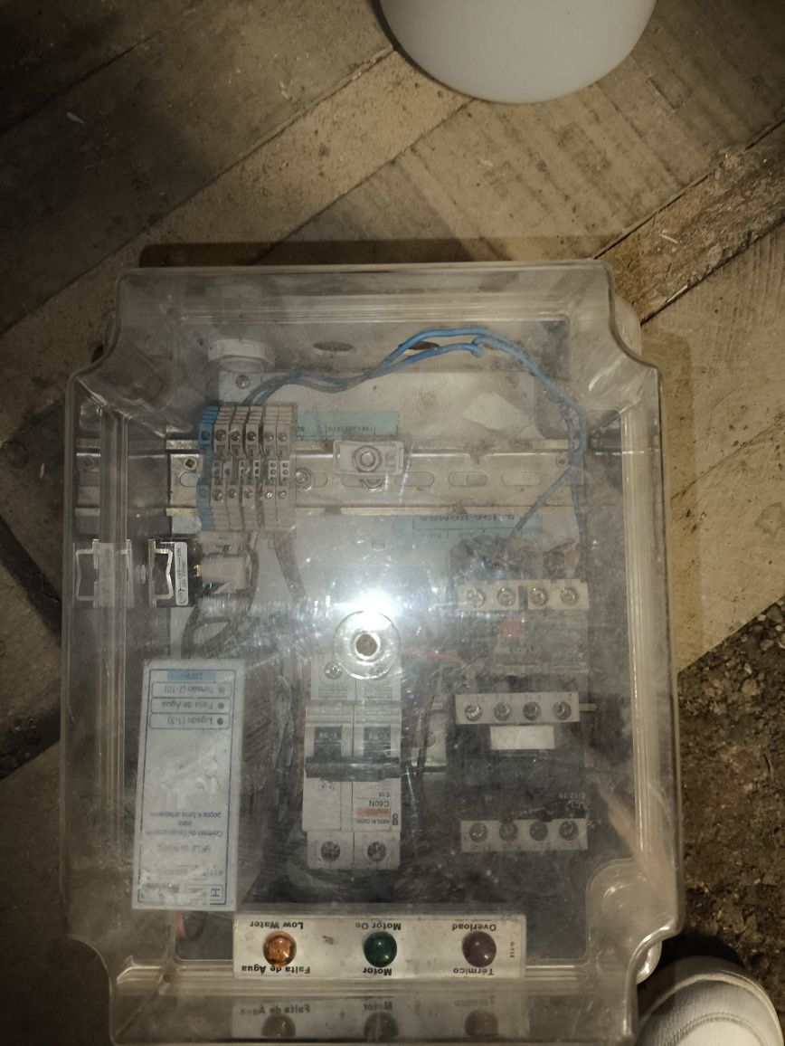 Quadro de controlo de bomba de furo com rele de nivel