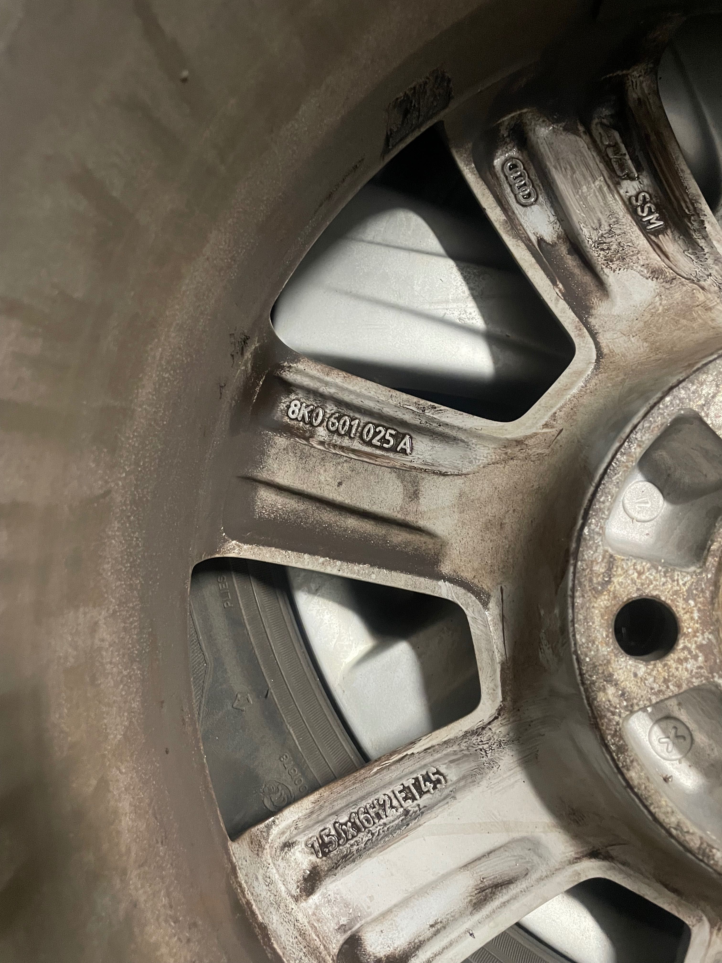 Felgi oryginalne Audi a4b8 7.5J 16H2 ET45 + opony DUNLOP 205/55/16