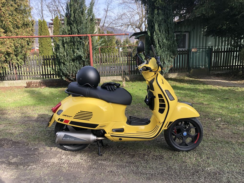 Vespa GTS 300 piękna i z wieloma dodatkami