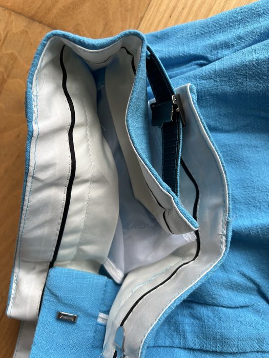 Błękitny lniany garnitur