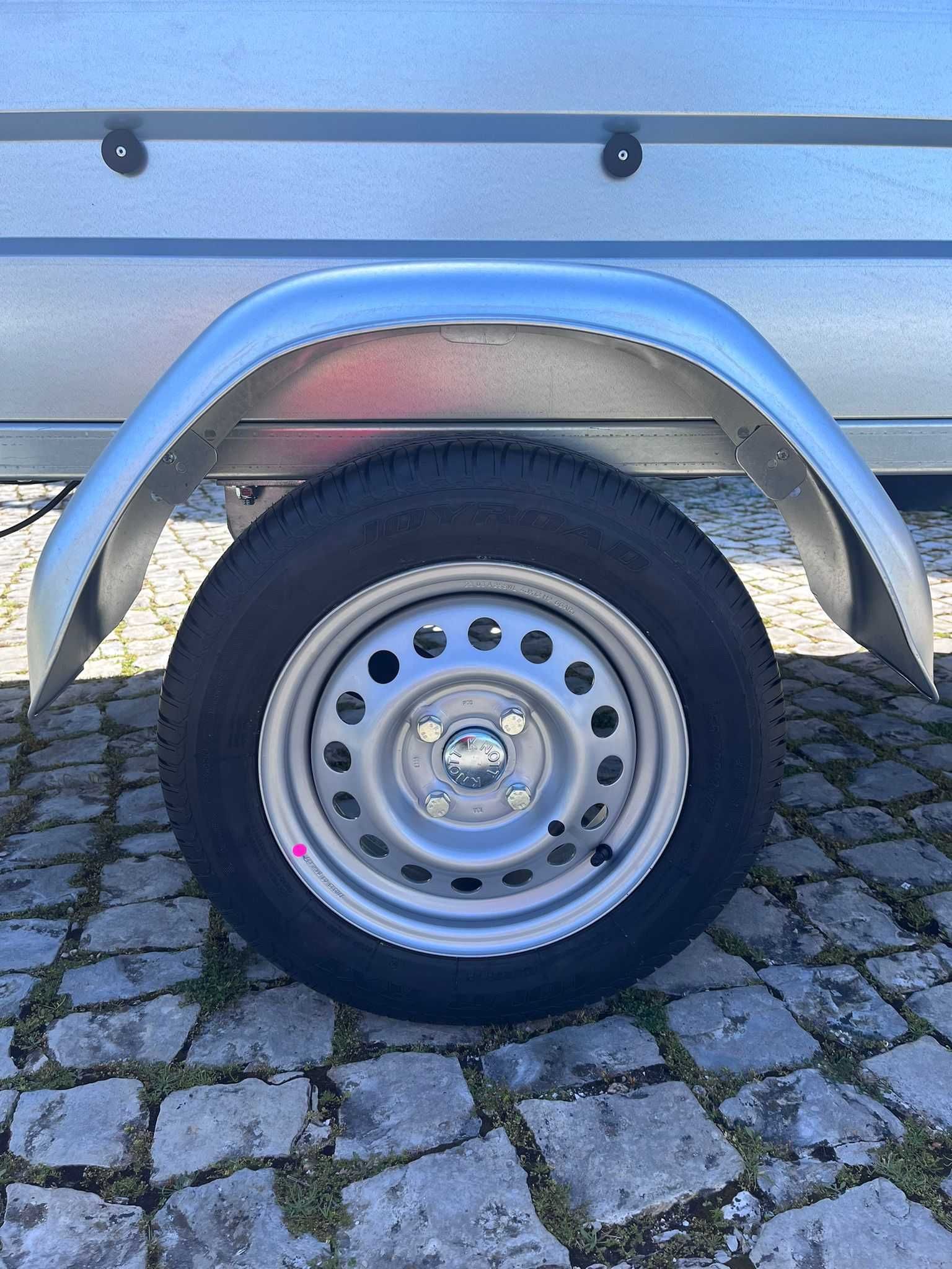 Atrelado para grande volume de carga geral! Reboque NOVO de 2560x1340