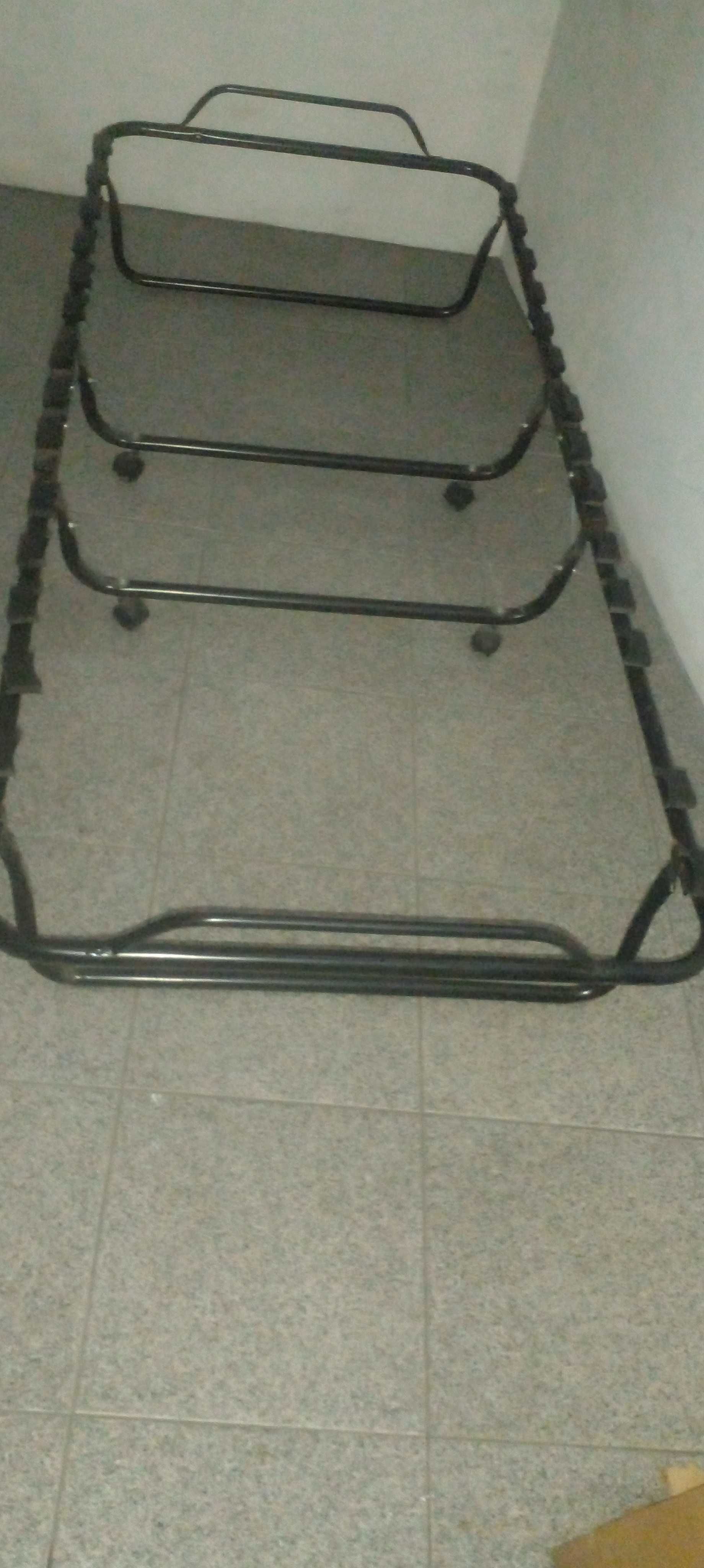 Vendo Cama de Solteiro (Dobrável)