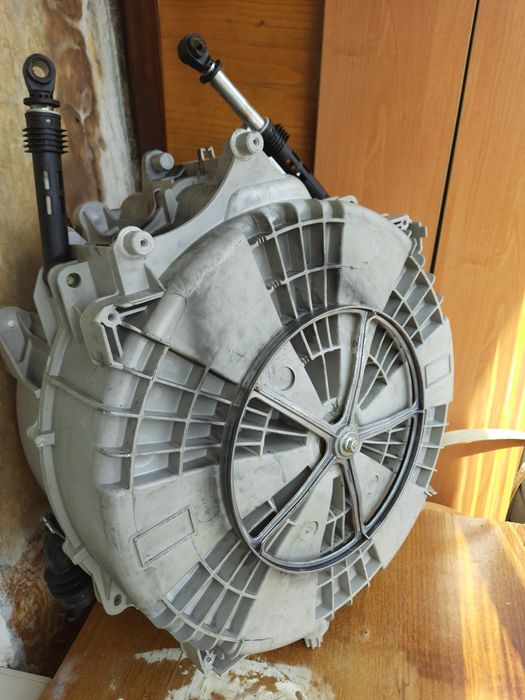 Бак з барабаном та хрестовиною на пральну машину Hansa AWB508LR