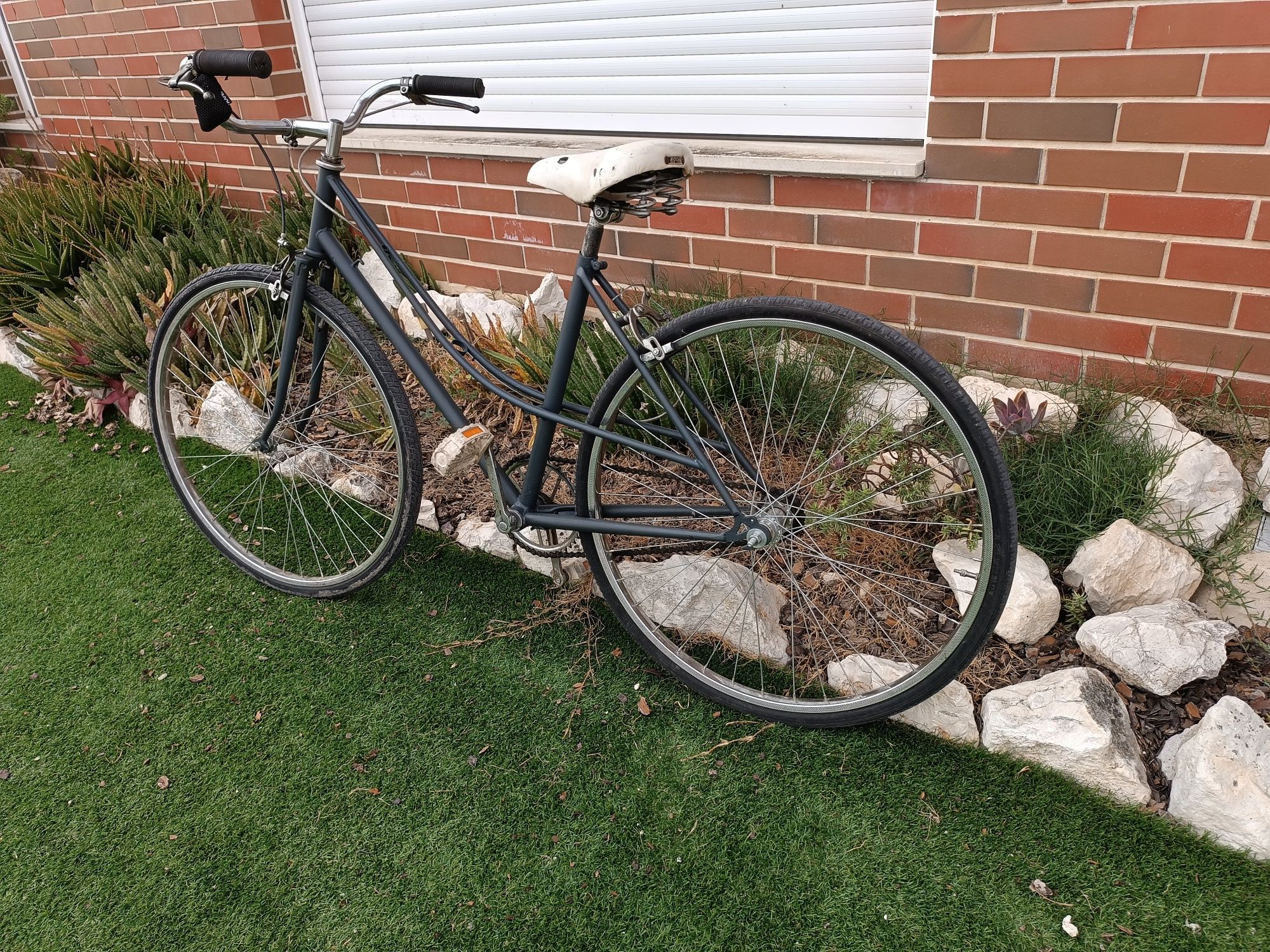 Bicicleta "pasteleira" restaurada
