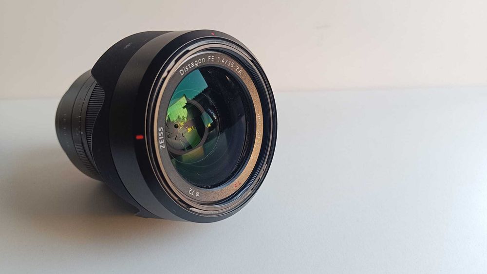 SONY	f/1.4 35 mm ZA-FE
