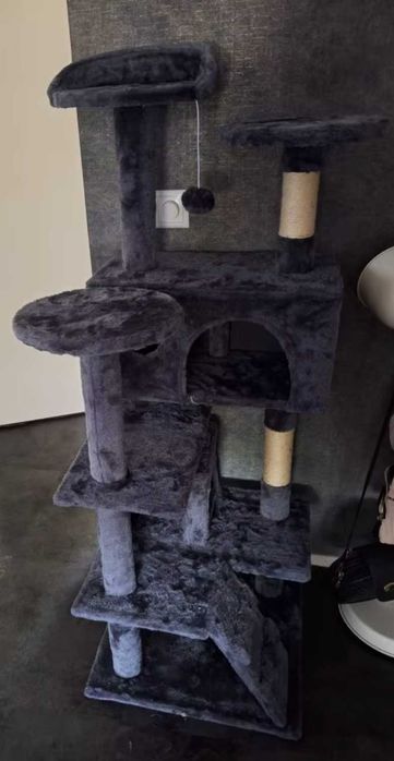 Wielopoziomowy drapak dla kota z domkiem i sizalem, 132 cm