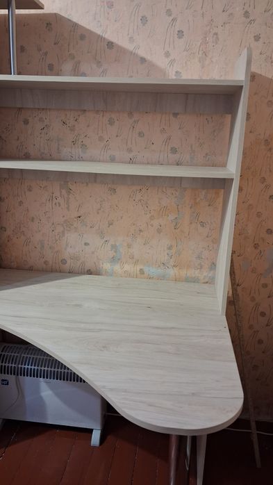 Стіл з полкамиии