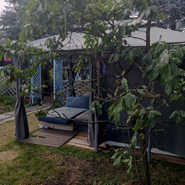 Duża altanka ogrodowa