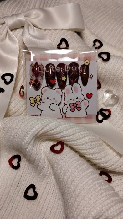 Serduszkowe press on nails, czerwone tipsy, sztuczne paznokcie serca